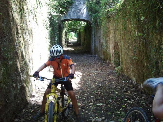  Sezione bici in una grotta 